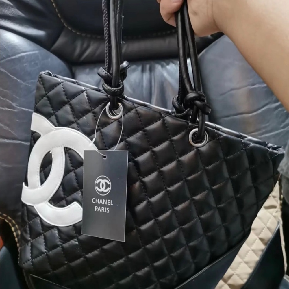 ~SALE****NEW-BOUGHT AT AUCTION****Black & White Chanel Tote Knockoff